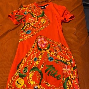 Nike women’s mini dress in good condition only worn two times